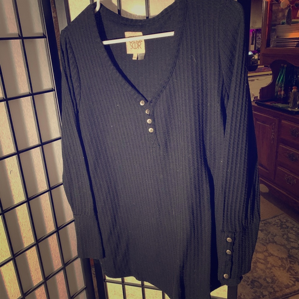 Black pull over top with buttons